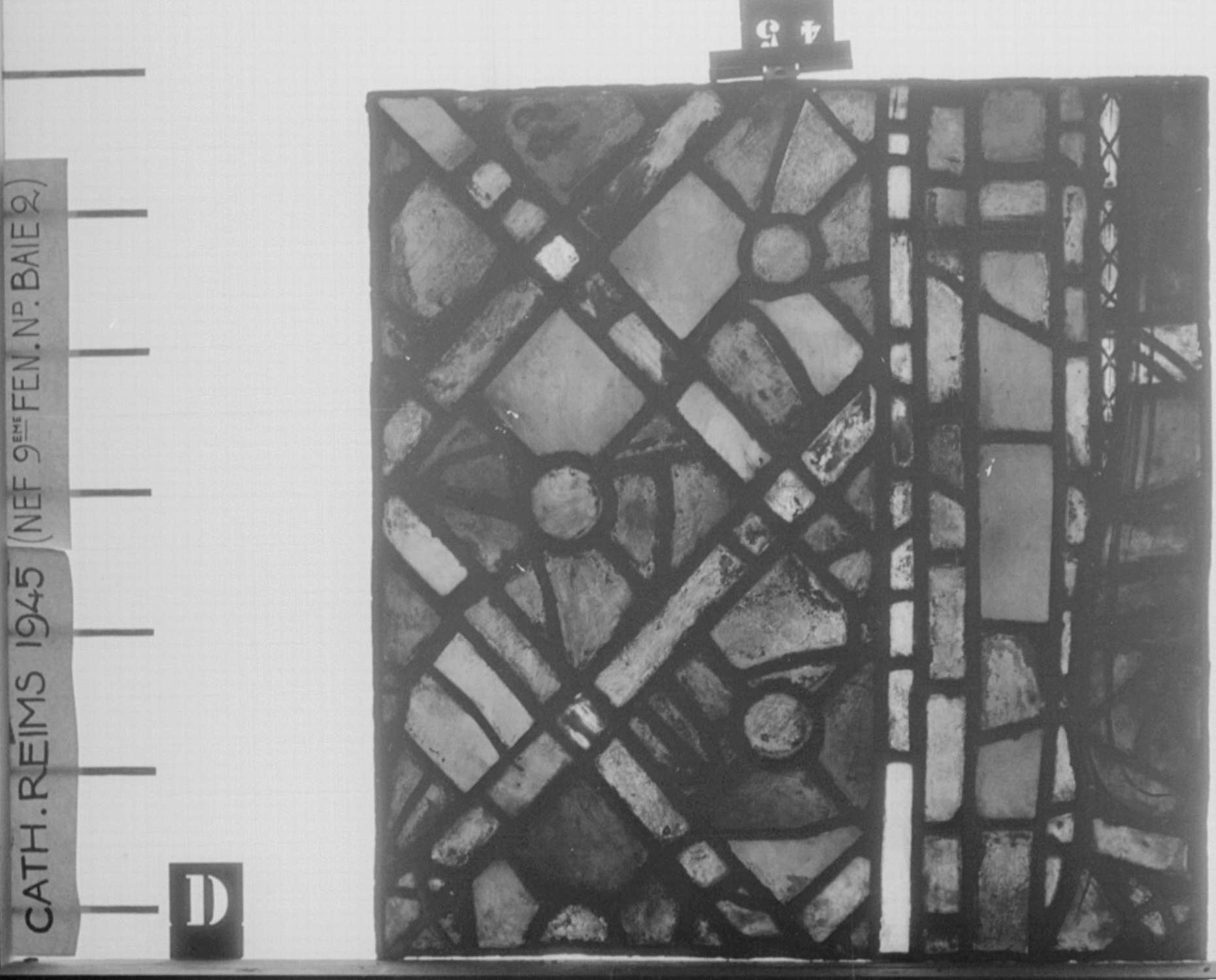 Baie 2, 9ème fenêtre de la nef, panneau de vitrail D45