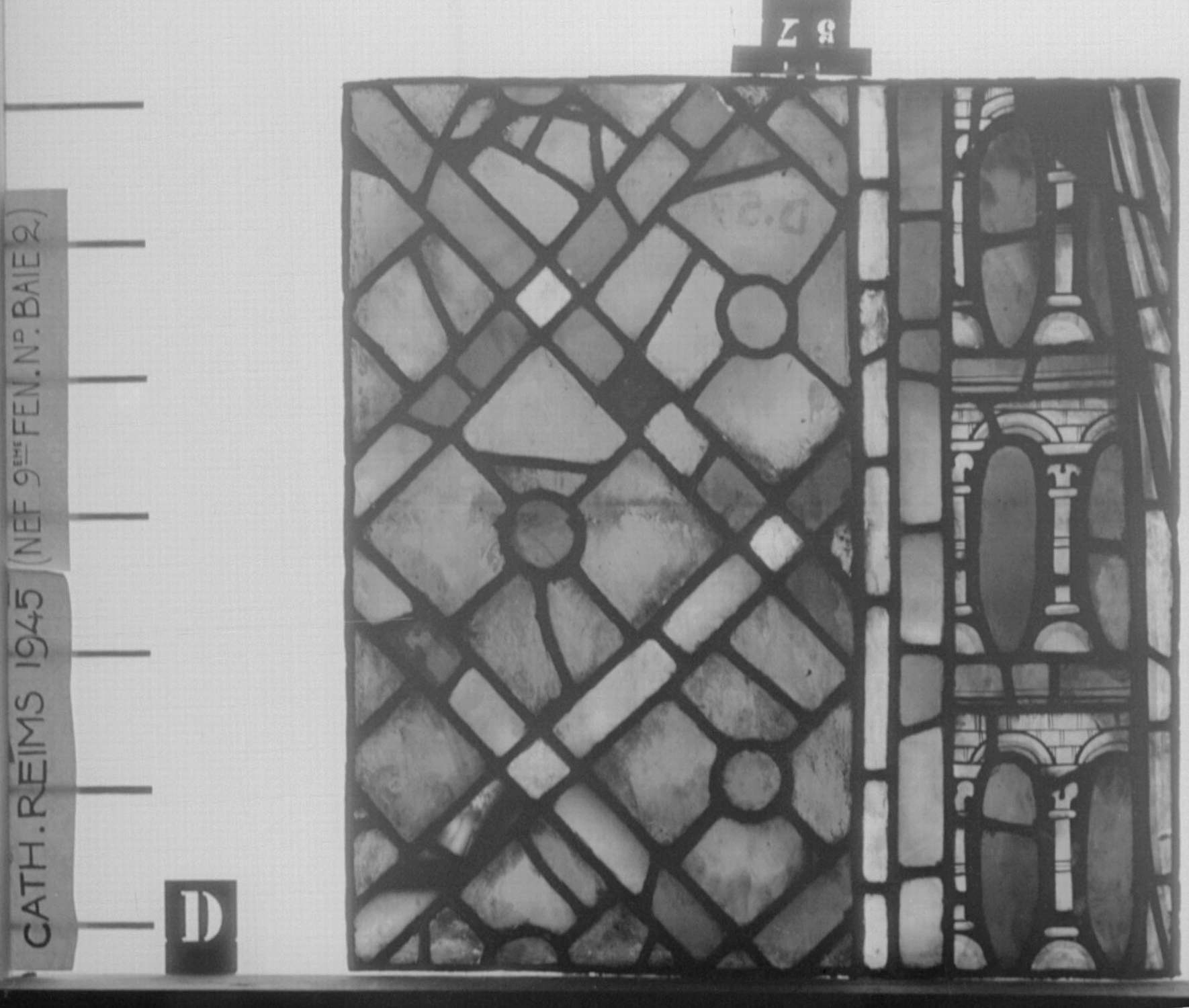 Baie 2, 9ème fenêtre de la nef, panneau de vitrail D57