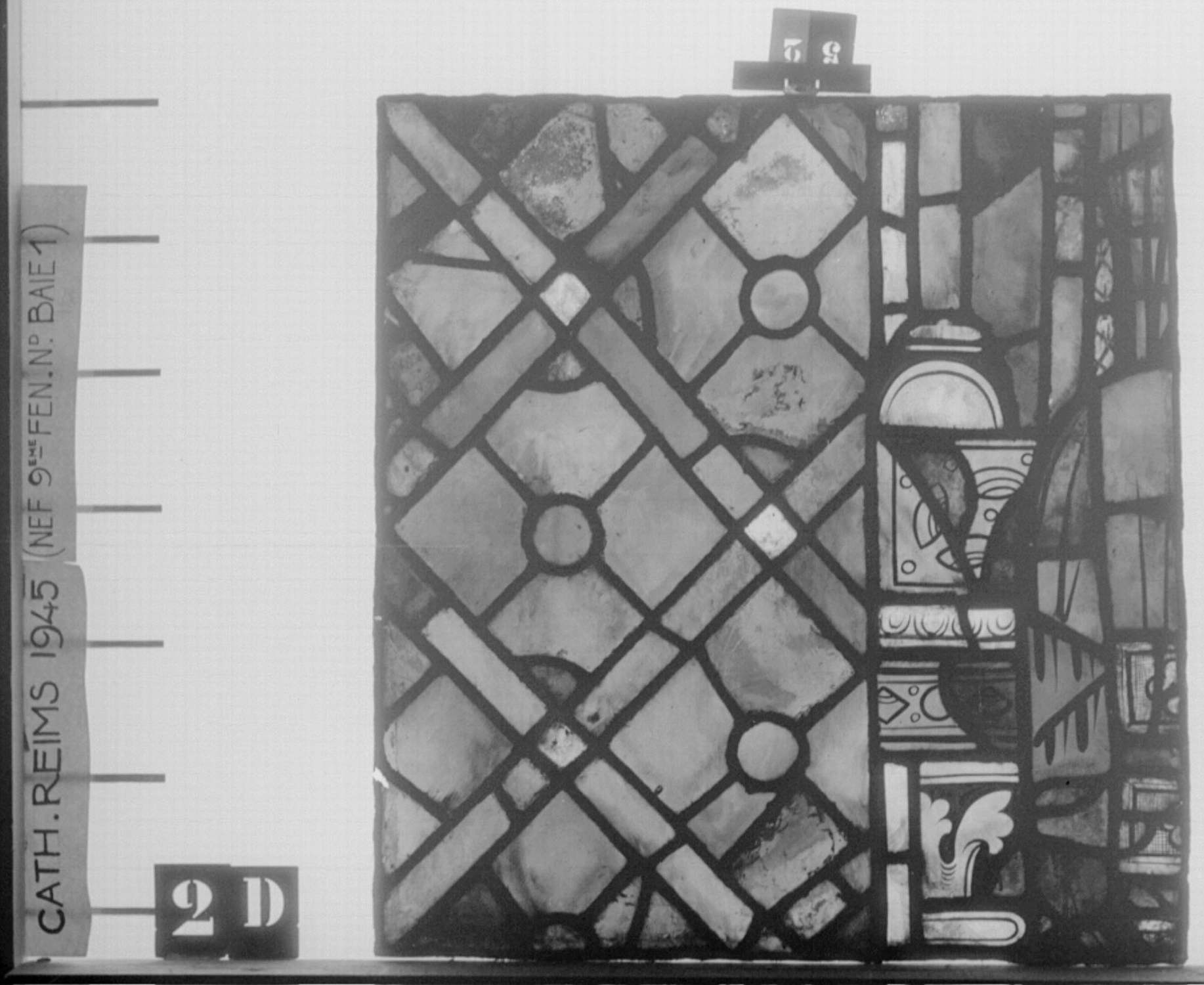 Baie 1, 9ème fenêtre de la nef, panneau de vitrail D2 52