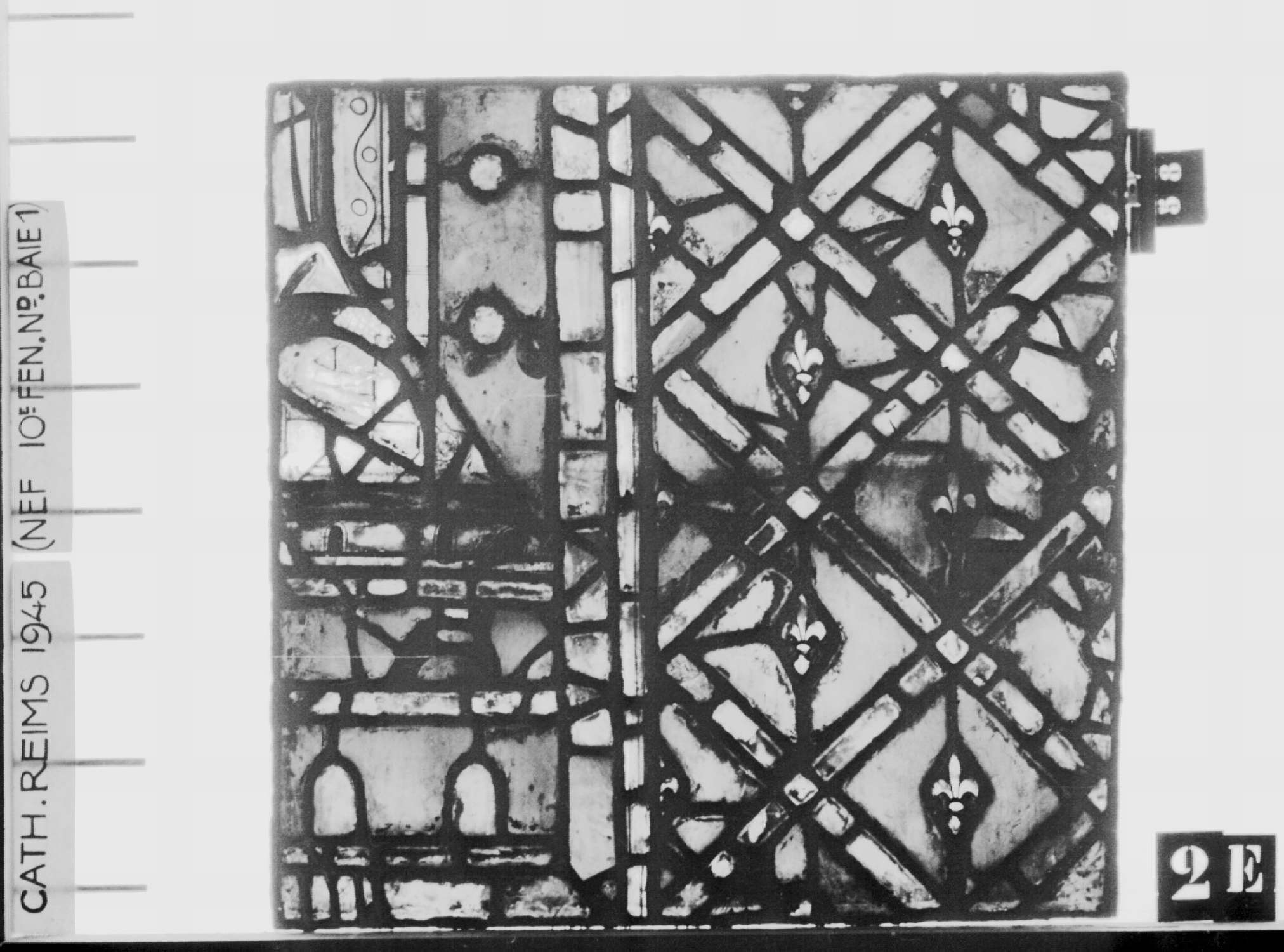 Baie 1, 10ème fenêtre de la nef, panneau de vitrail 2E 58