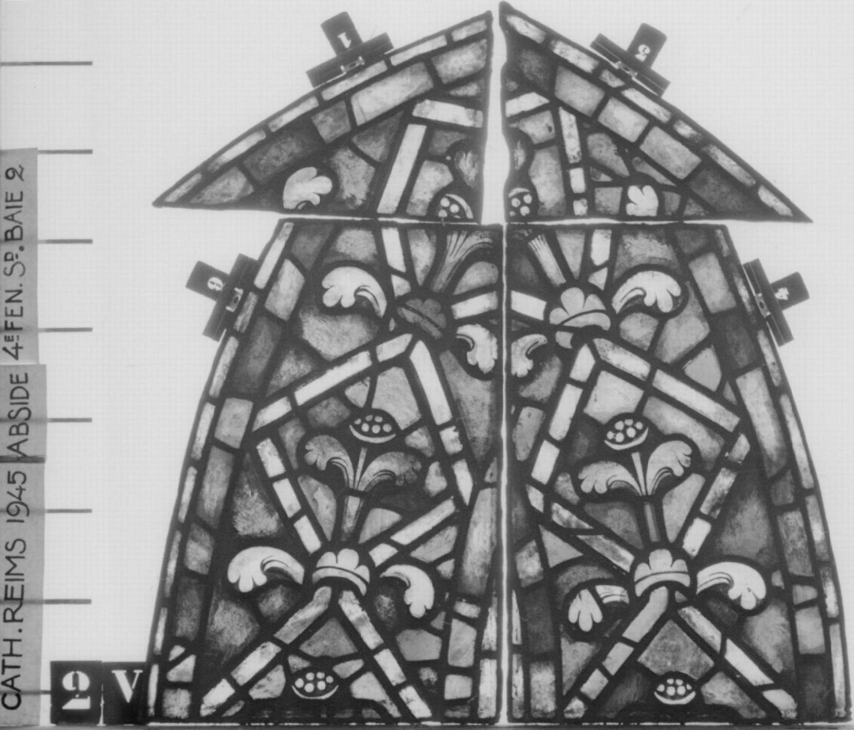 Baie 2 V, panneau de vitrail 13 46