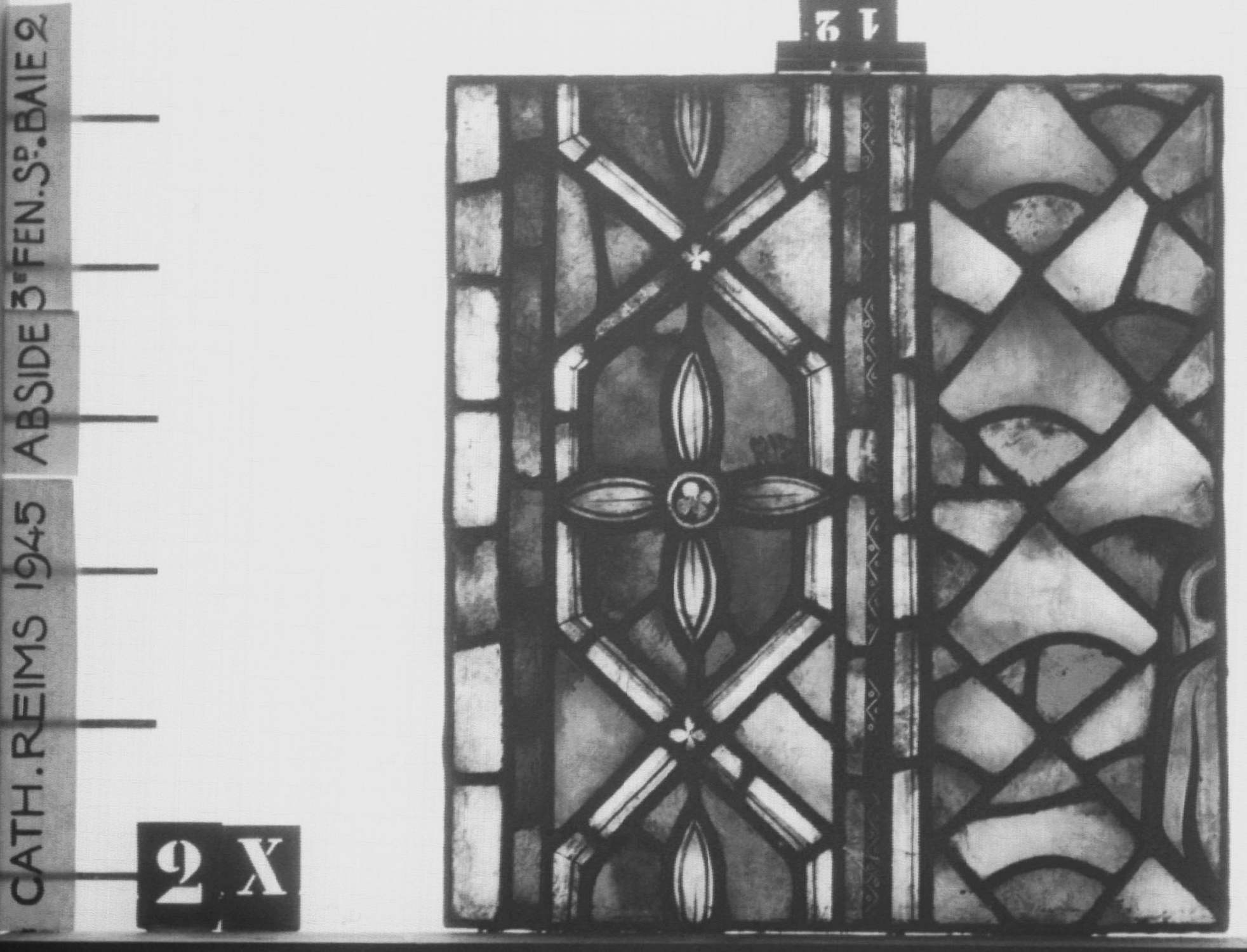 Baie 2 X, panneau de vitrail 12