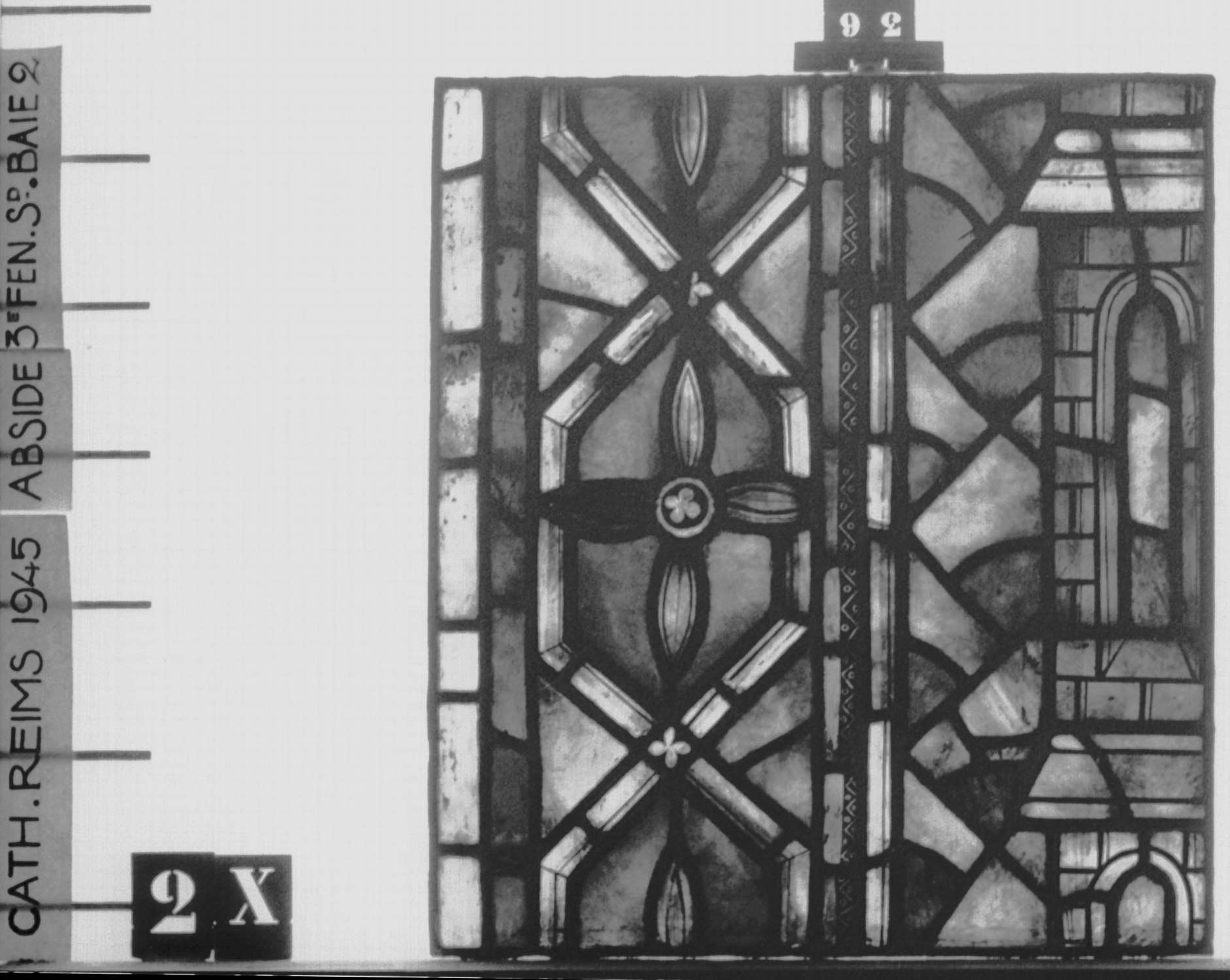 Baie 2 X, panneau de vitrail 36