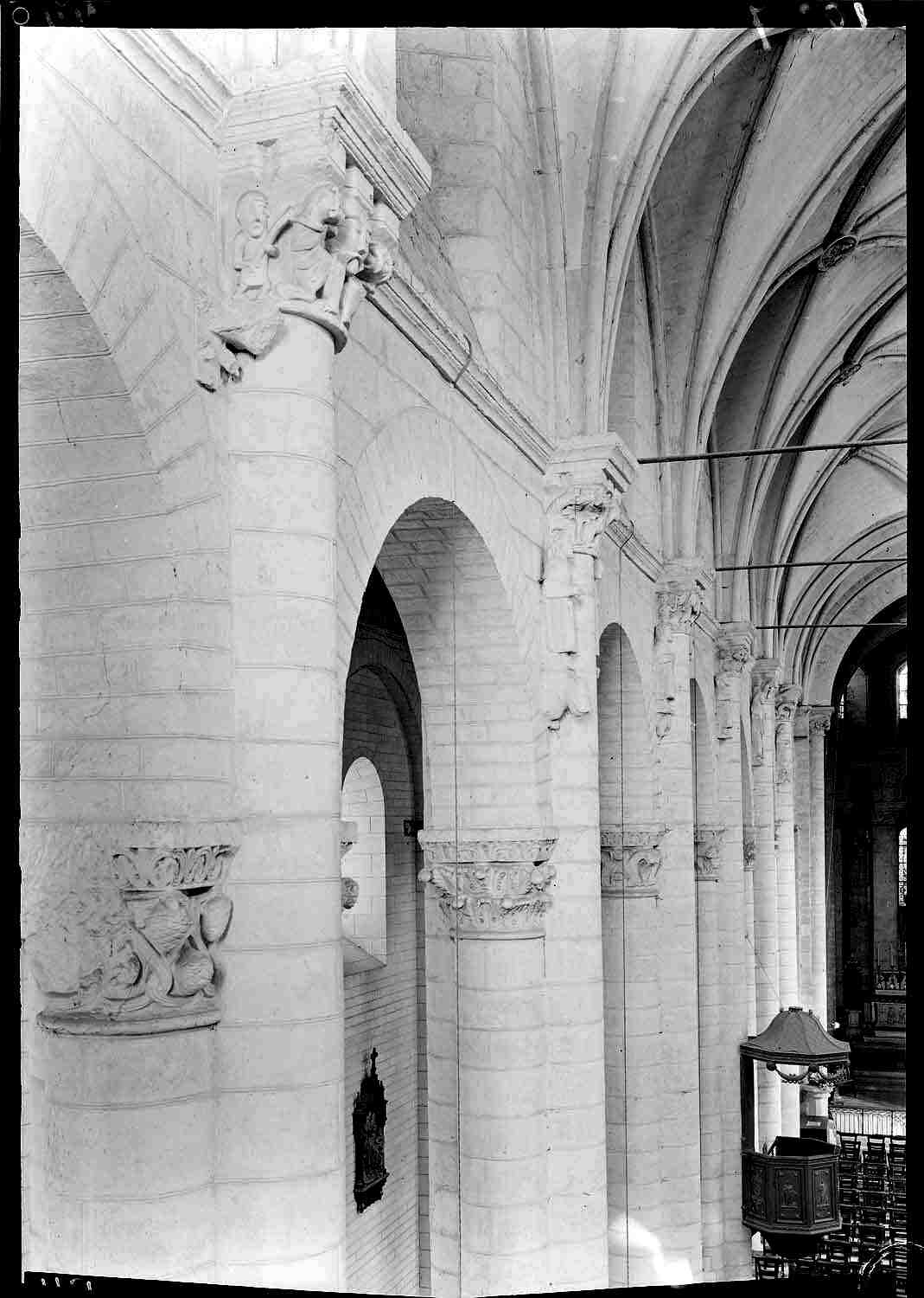 Intérieur, arcades nord de la nef