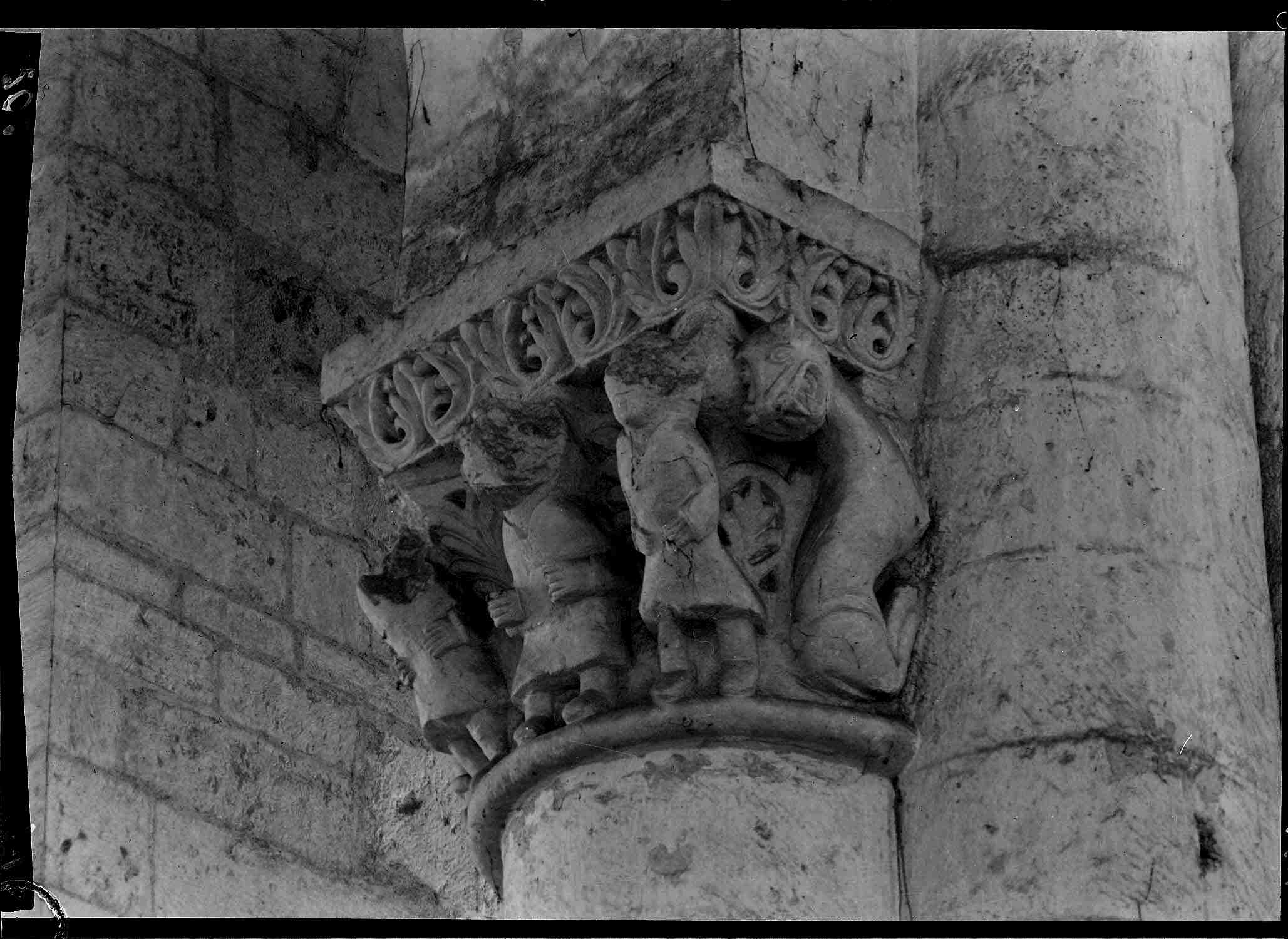 Nef : chapiteau de la grande arcade, 4e pile sud