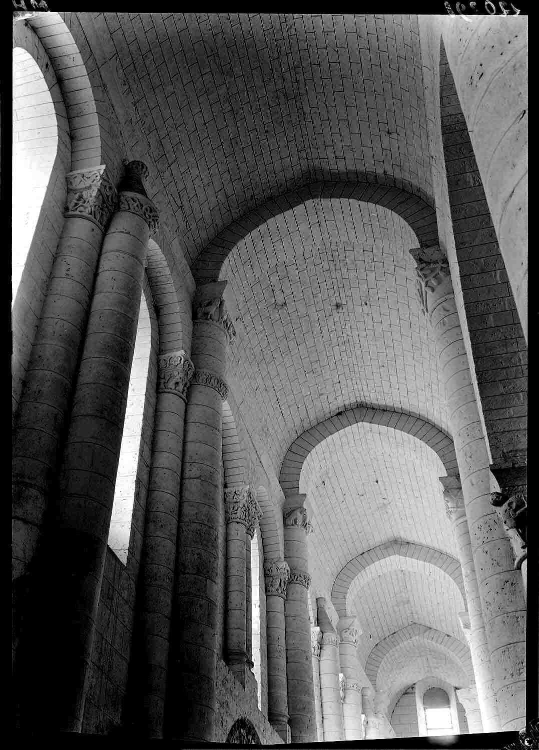 Intérieur, voûtes du collatéral sud vers l'ouest