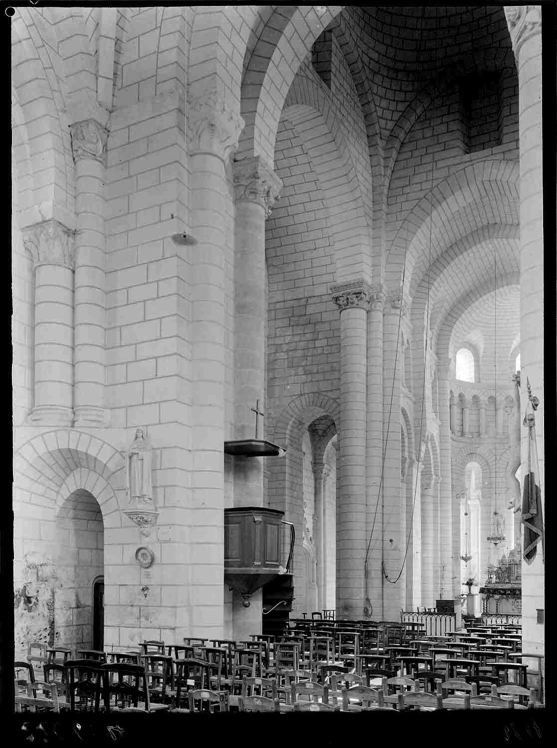 Intérieur, partie nord de la croisée et de l'abside