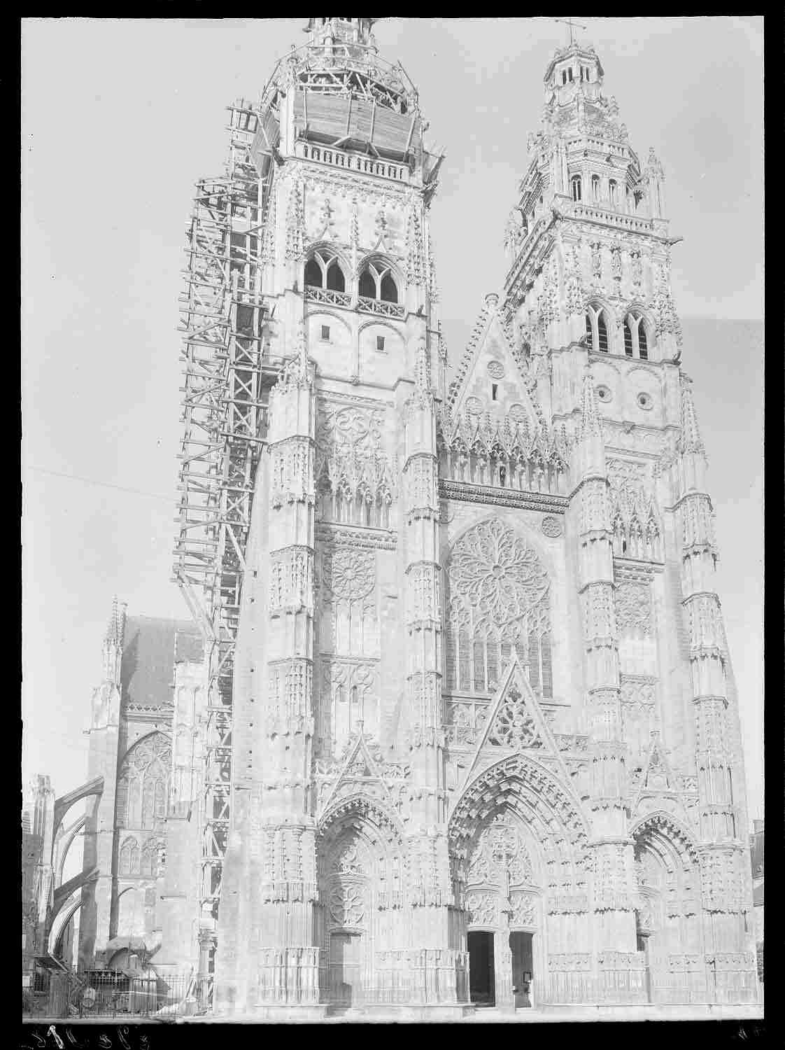 Façade ouest, vue d'ensemble vue du nord-ouest