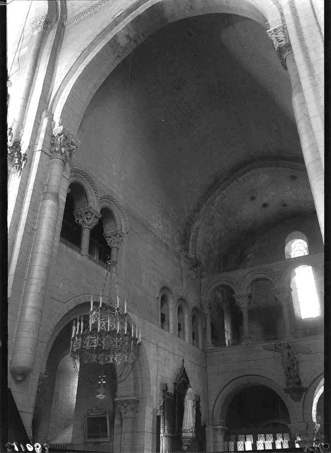 Intérieur croisillon nord : bras du transept, angle nord-ouest