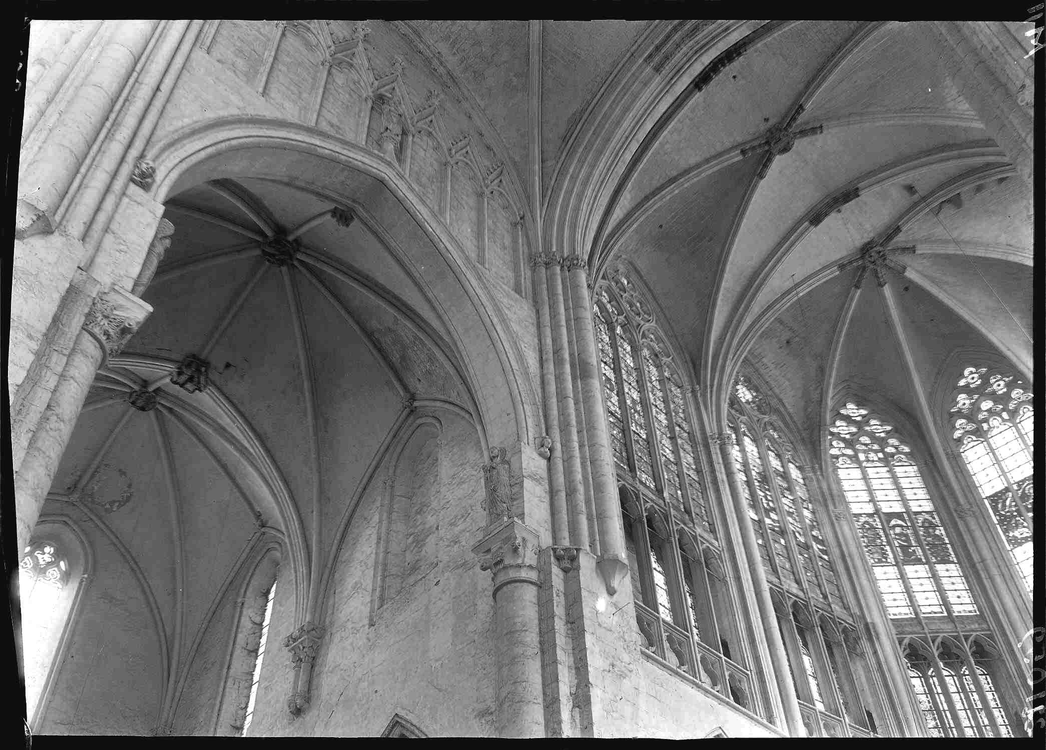 Intérieur croisée, angle nord-est, vue vers le chœur : croisillon nord