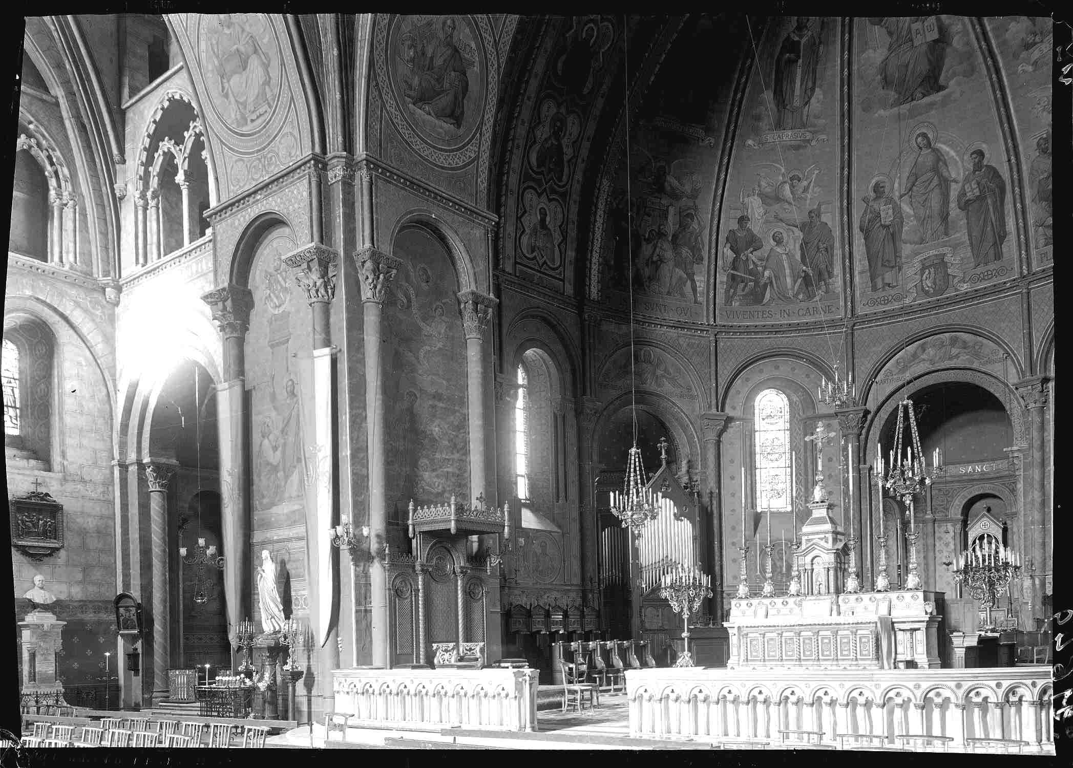 Intérieur vu du chœur, transept nord