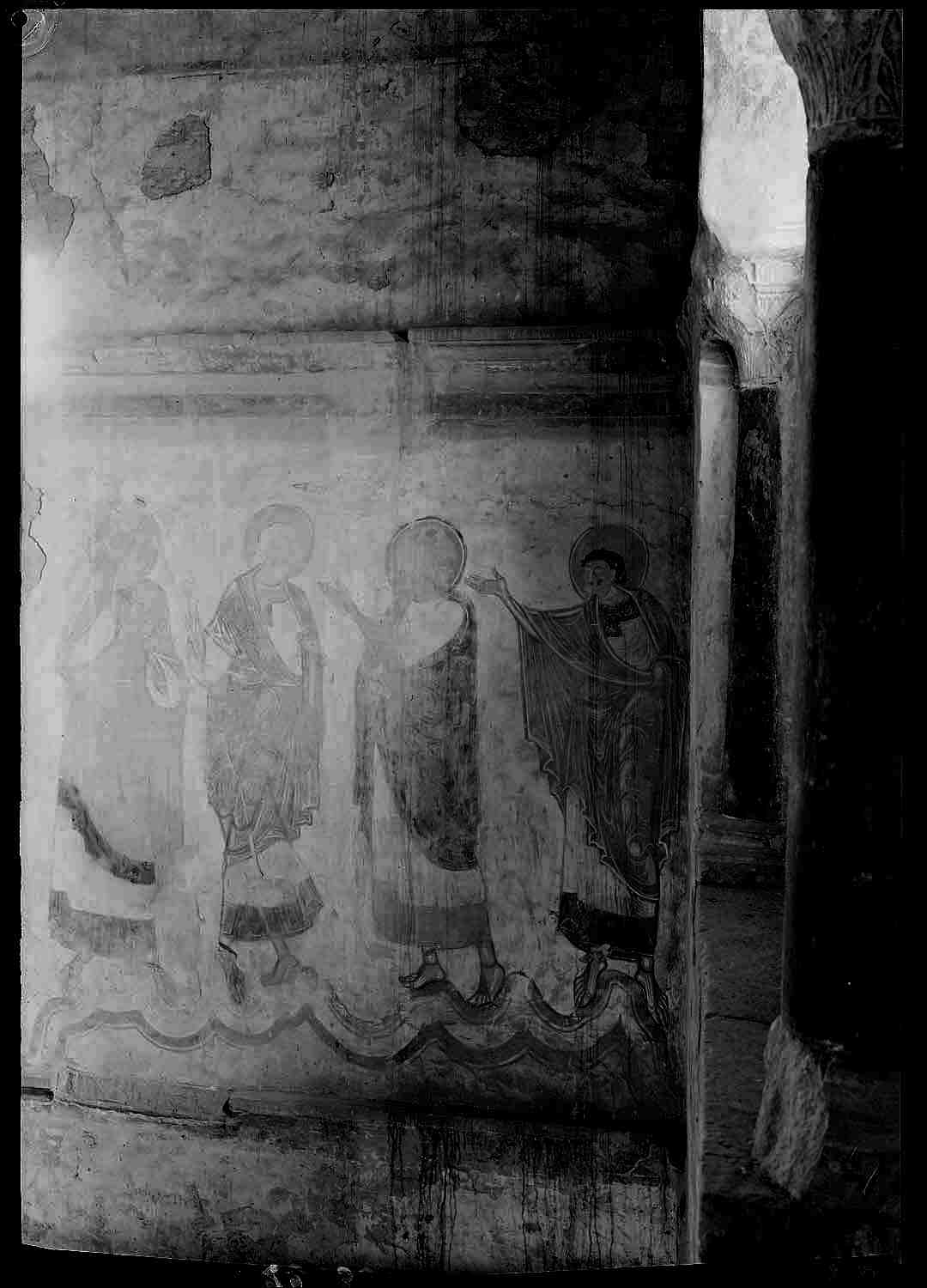 Intérieur, salle du baptistère, peintures murales de l'angle sud-est, frise supérieure : les apôtres de l'Ascension