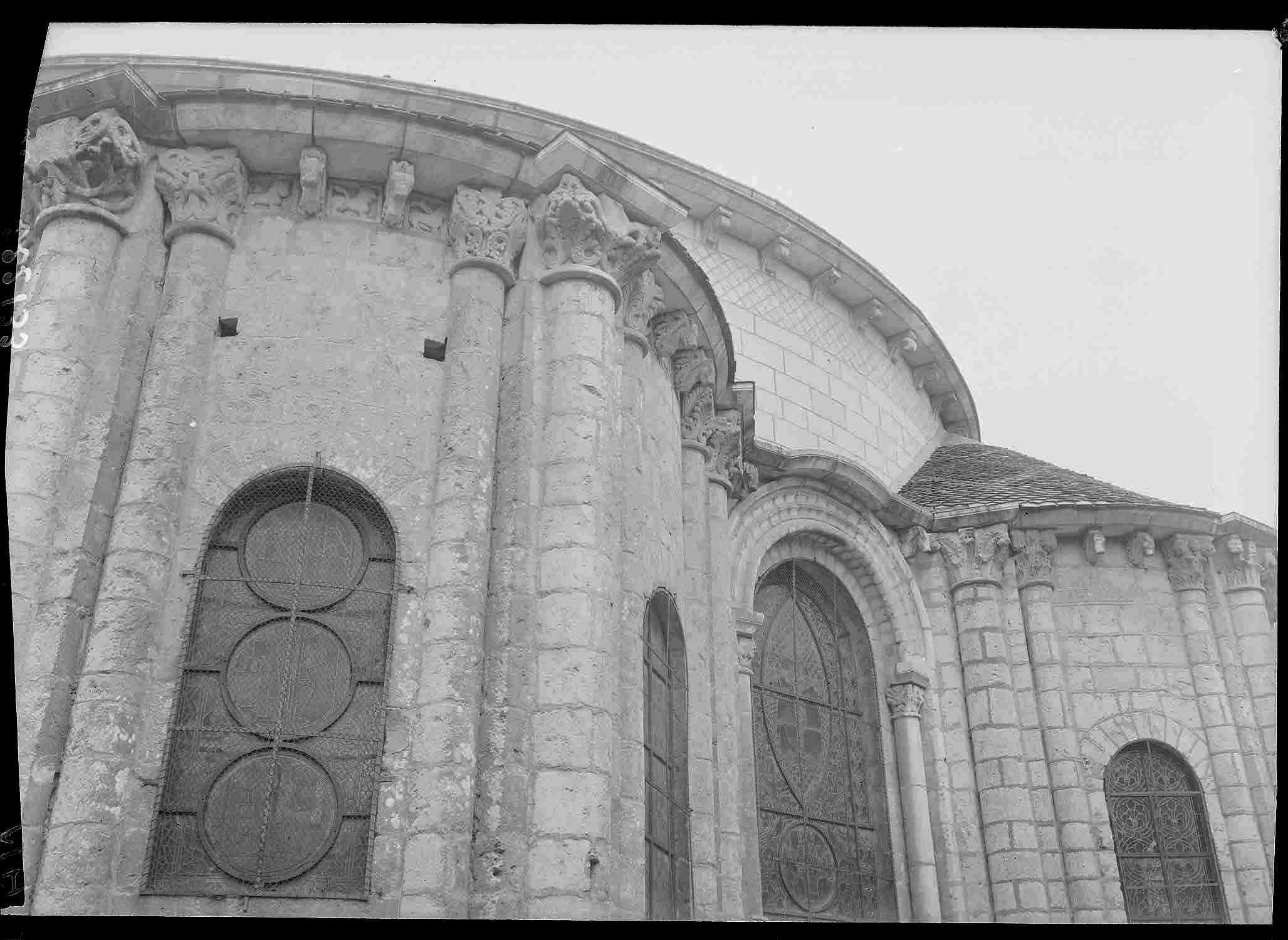 Extérieur, fenêtre axiale et chapelles rayonnantes nord-est et sud-est