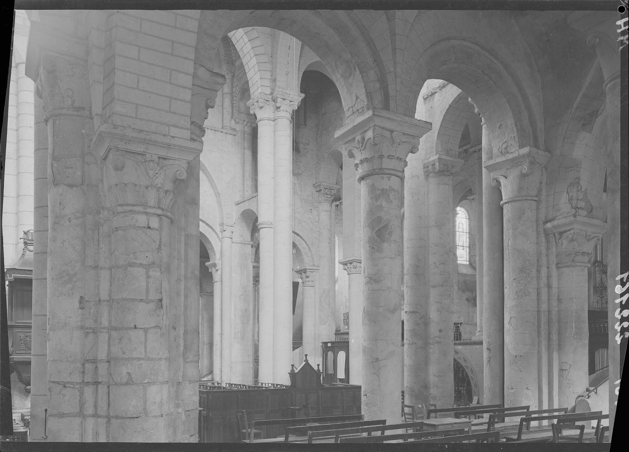 Intérieur, arcade jumelée de la 2ème travée de la nef, côté collatéral sud