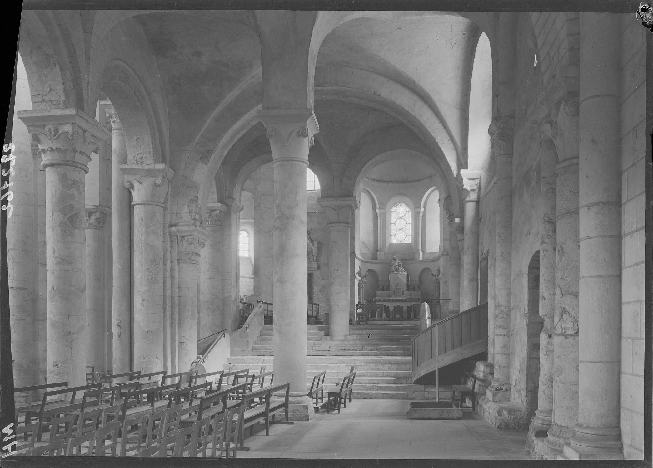 Intérieur, collatéral sud, croisillon sud vers l'est