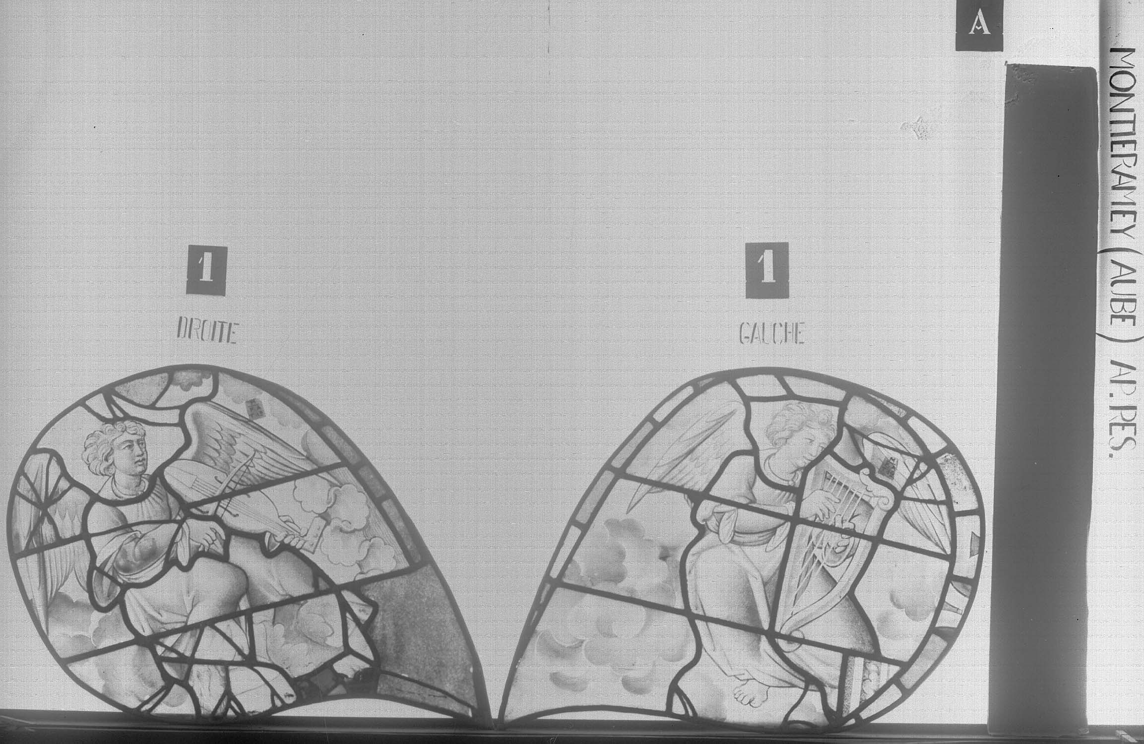 Baie A1, panneau de vitrail 1 droite 1 gauche