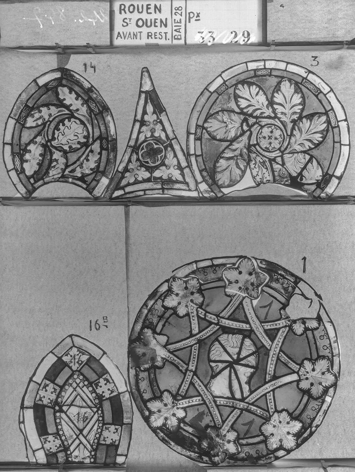 Baie 28, panneau de vitrail 1 3 14 16bis triangle