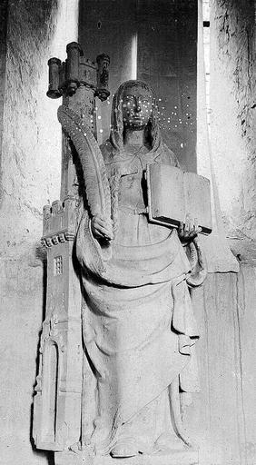 statue (petite nature) : Sainte Barbe