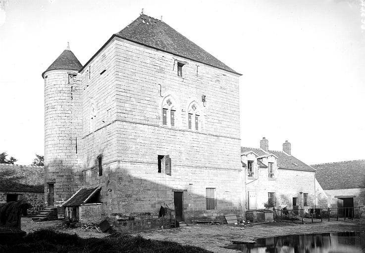 Vue extérieure ou maison forte sud-ouest