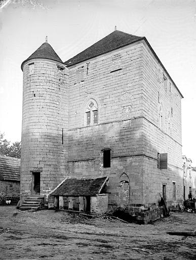 Vue extérieure ou vue nord de la maison forte