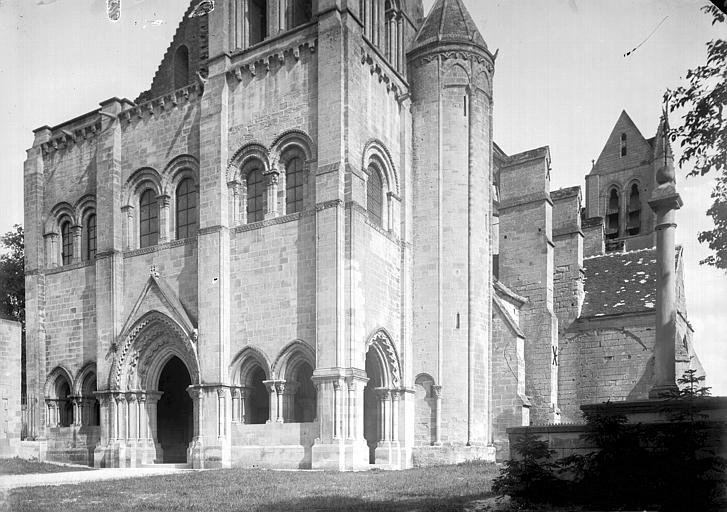 Église. Côtés ouest et sud