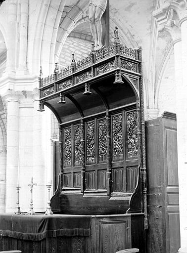 Église. Ensemble du banc d'oeuvre