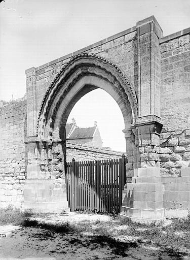 Porte de l'ancien prieuré côté sud