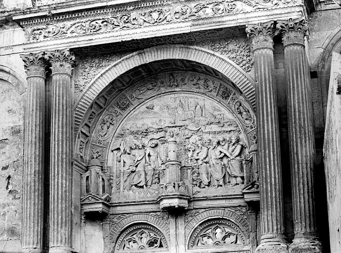 Sculptures d'un bas-relief de la porte nord