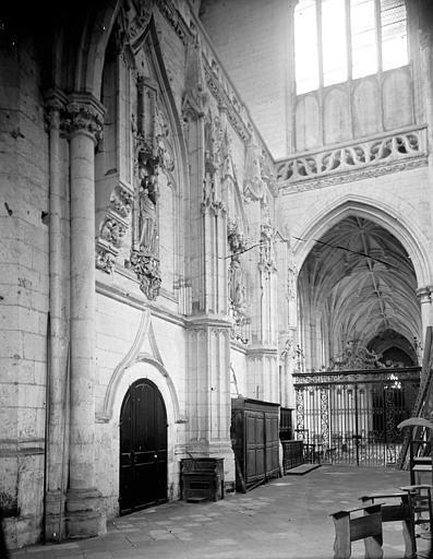 Bas-côté sud, vue prise dans le transept sud