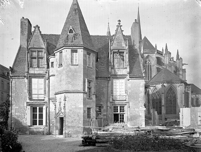 Façade du logis abbatial : vue d'ensemble