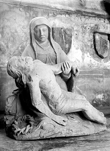 Arcature Renaissance au transept nord. Pietà, statuette