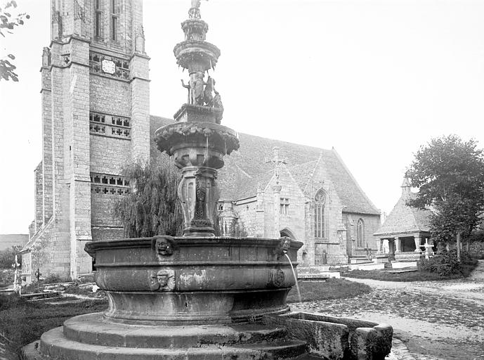 Fontaine et ensemble sud avec chapelle funéraire