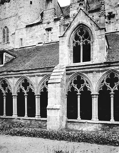 Partie du cloître est