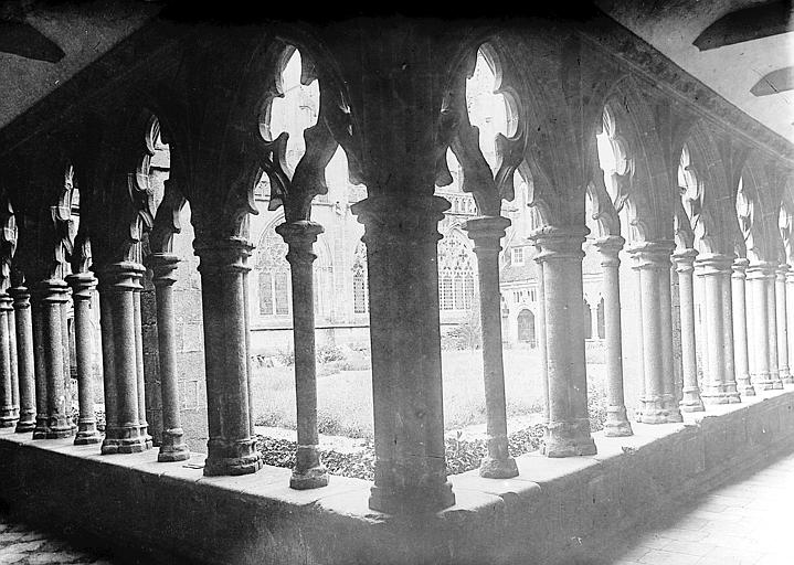 Galerie du cloître, vue d'ensemble ou vue intérieure d'angle