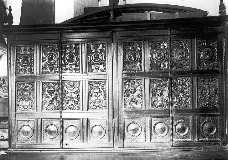 Armoire ancienne dans la sacristie