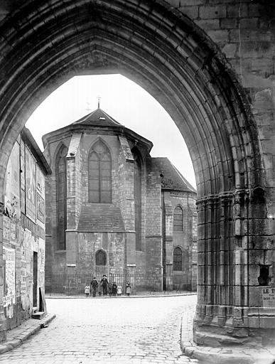 Abside et porte Saint-Spire