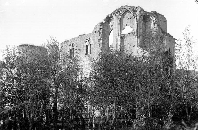 Côté chapelle, côté est