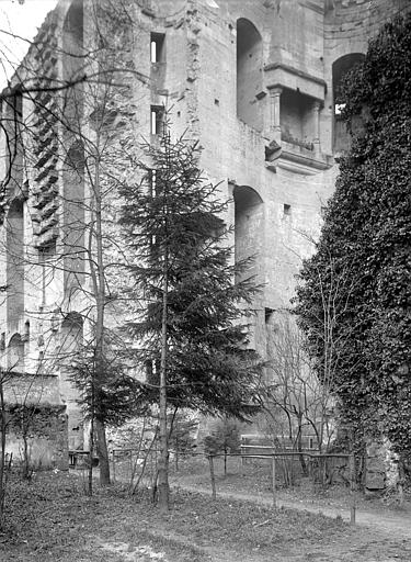 Ruines de la partie intérieure du château