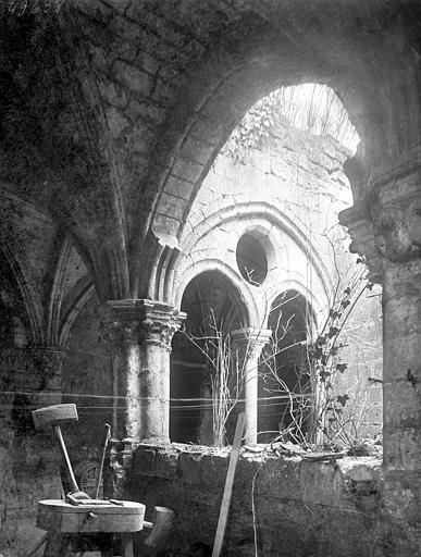 Cloître. Retour d'angle des deux galeries ouest et nord