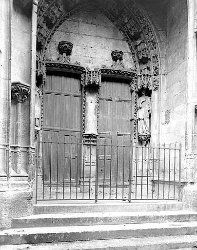 Porche et portail du transept nord