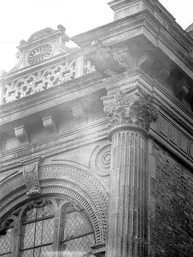 Façade nord, côté ouest : détails architecturaux et motifs Renaissance