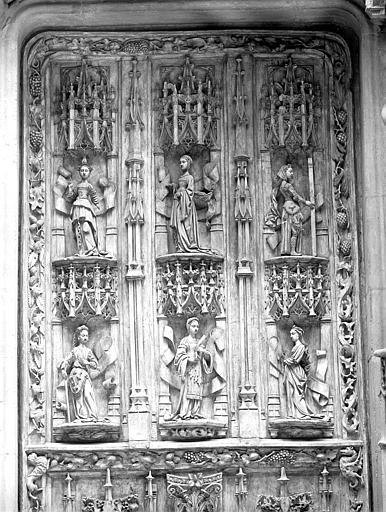 Moulage - Vantail de la porte de la façade ouest : statuettes de sybilles (partie supérieure gauche)