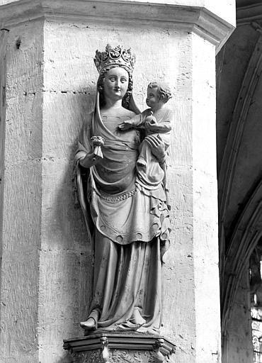 Statue de la Vierge à l'Enfant (nef)