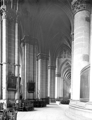 Vue intérieure du bas-côté sud au niveau du choeur