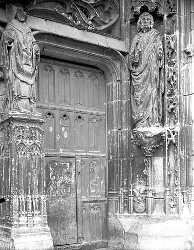 Portail du transept sud : statues du trumeau et de l'ébrasement droit