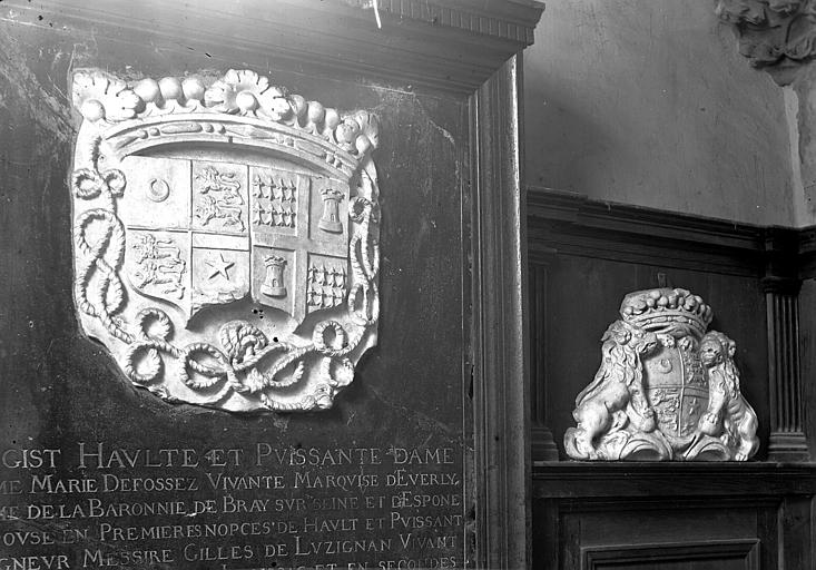 Armoiries d'une plaque portant une inscription funéraire - © Ministère de la Culture (France), Médiathèque du patrimoine et de la photographie, diffusion RMN-GP