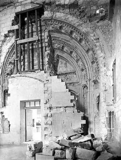 Découverte de la porte de la chapelle haute du Consistoire