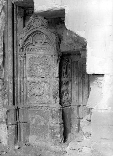 Porte de la chapelle haute du Consistoire, piédroit de gauche