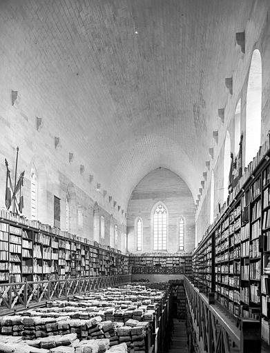 Salle d'archives départementales