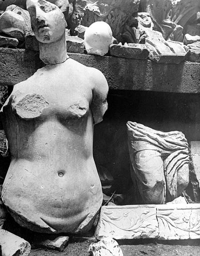 Musée du théâtre. Torse d'une statue de Vénus, fragment